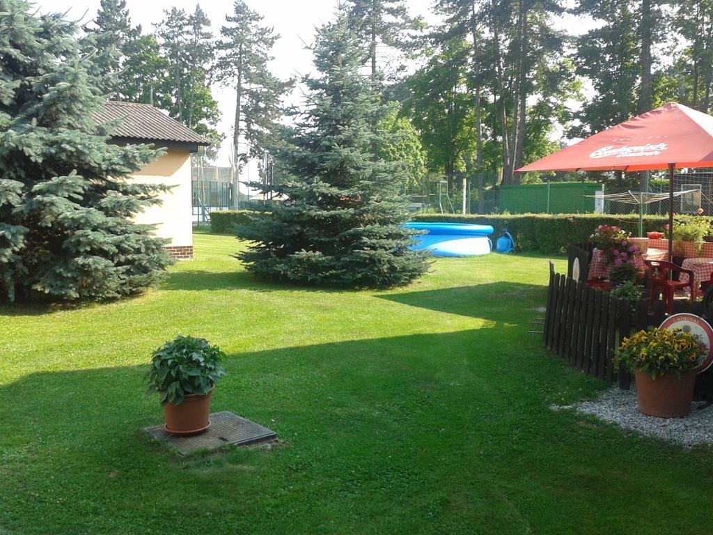 Sportcentrum Dvorak Villa Hluboká nad Vltavou Exterior photo